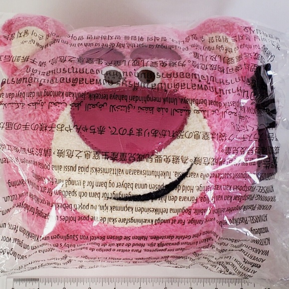 Disney loungefly Lotso purse smells like strawberries - Picture 10 of 16
